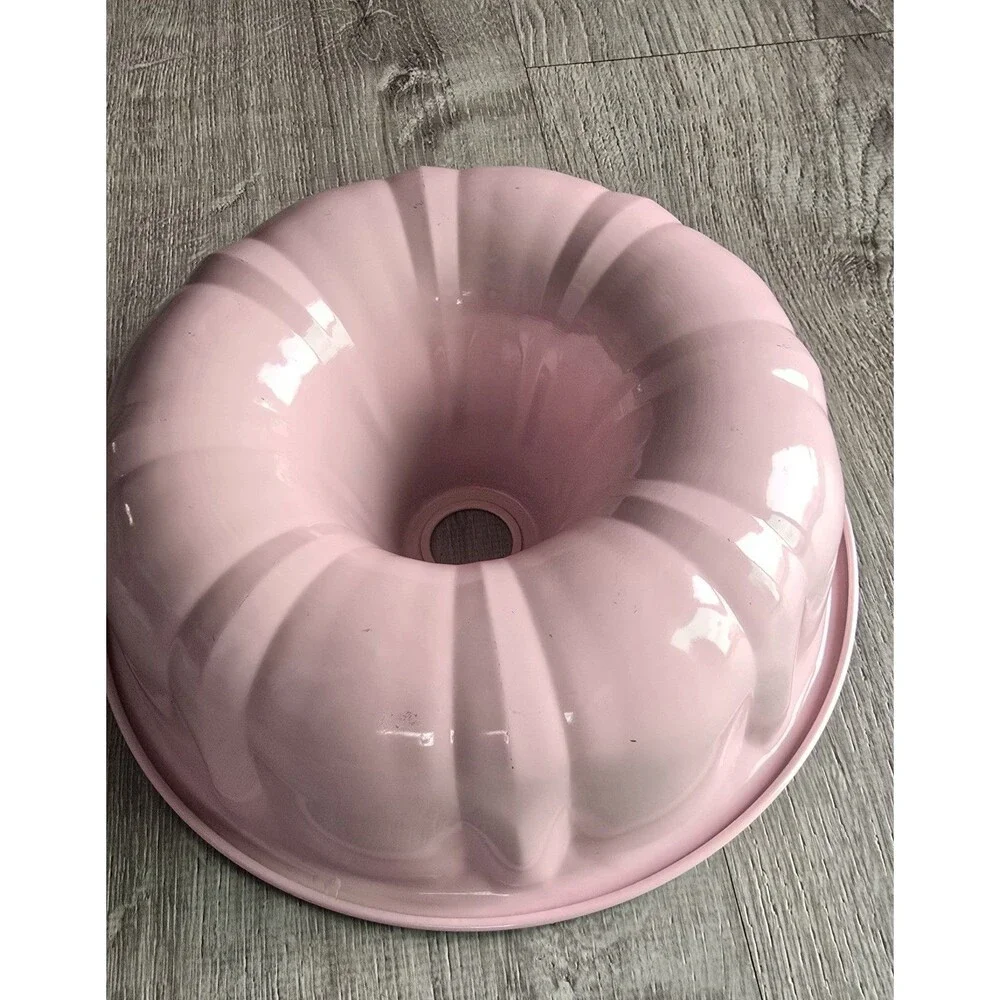 Paris Hilton 10” Nonstick Fluted PINK Cake Bundt Pan / Valentines Easter Cottage - Picture 13 of 13